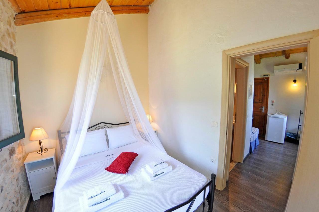 Adamantia Hotel Гайос Экстерьер фото